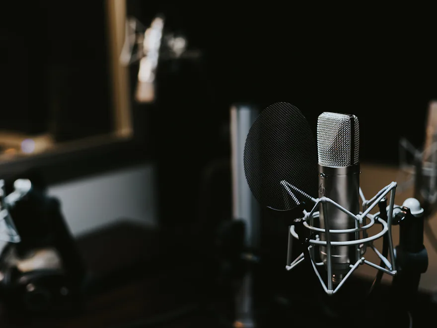 Micrófono de condensador en un estudio de grabación
